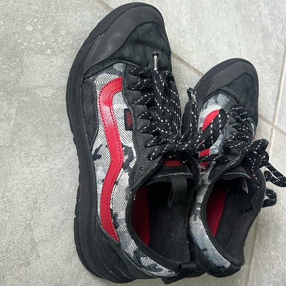 Vans - Picture 1 of 4